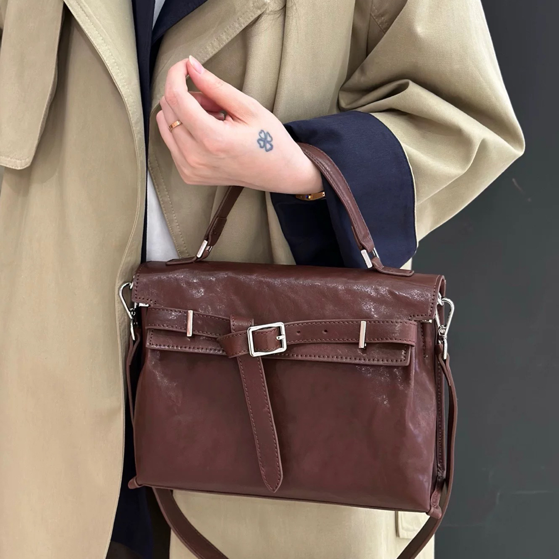 新款新款百搭复古女士大容量邮差包简约时尚大容量女包（13567）