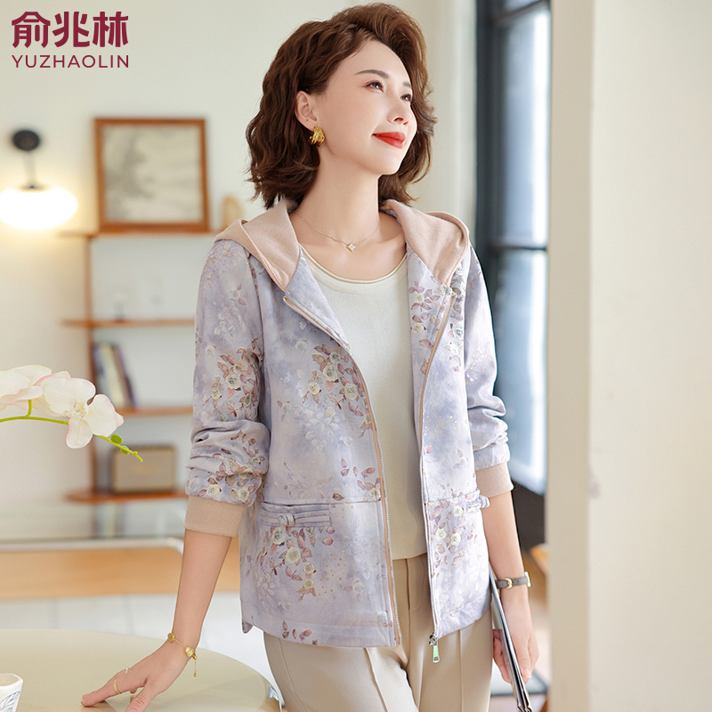 俞兆林妈妈春秋新中式外套短款洋气中老年女秋季连帽风衣时尚夹克