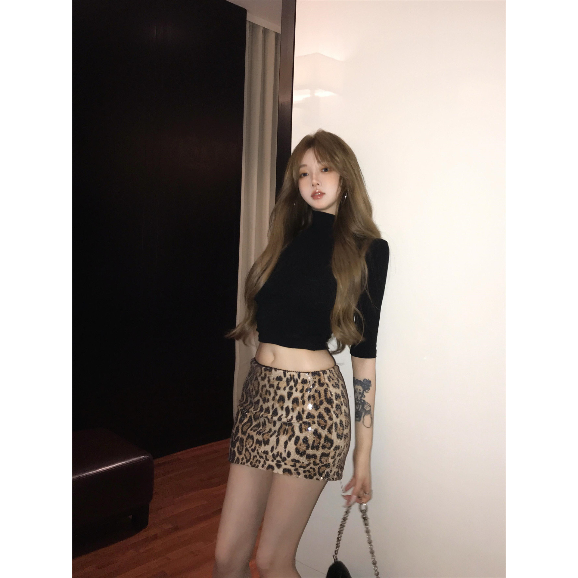 高领紧身弹力显瘦中袖打底衫高级感气质豹纹包臀短裙套装