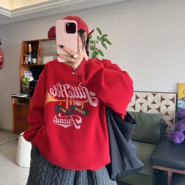 qiqi/琦琦推荐韩版宽松圆领加绒加厚小喇叭字母图案圣诞红色卫衣