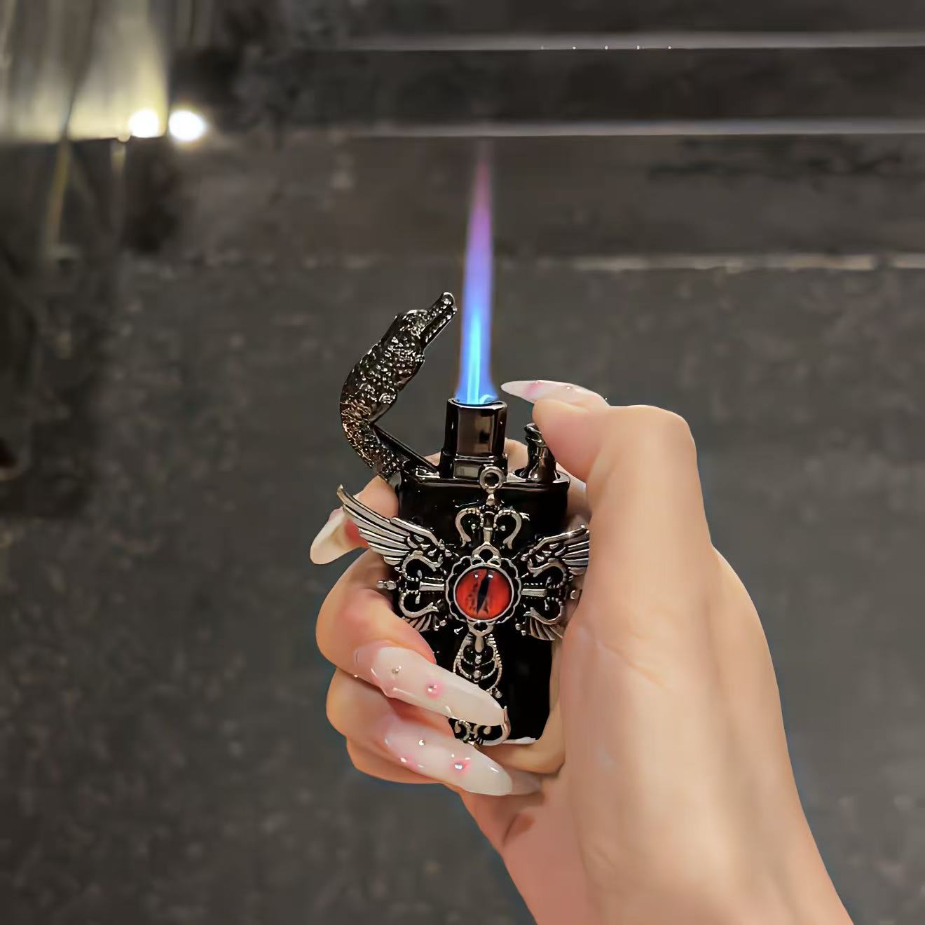 【精灵】网红暗黑系恶魔之眼KT猫双火切换防风打火机圣诞节礼物