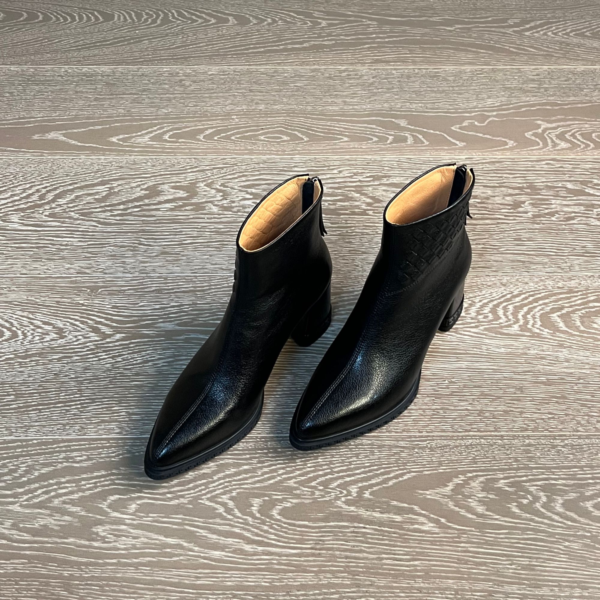 6.5CM牛皮法式百搭瘦瘦靴粗跟防水秋冬尖头法式高跟包头气质短靴