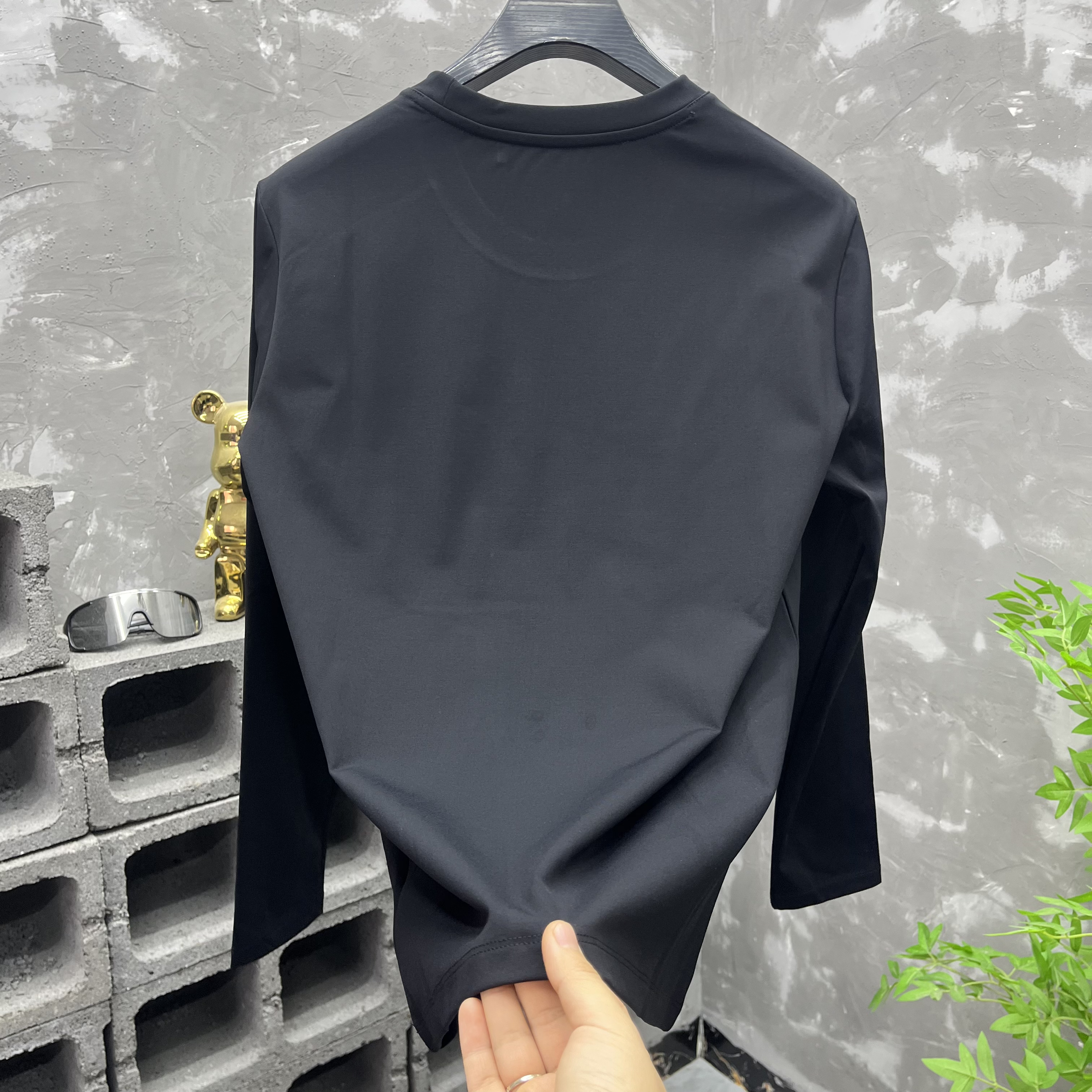 冬季长袖圆领纯色薄绒男士T恤时尚休闲打底衫舒适百搭上衣