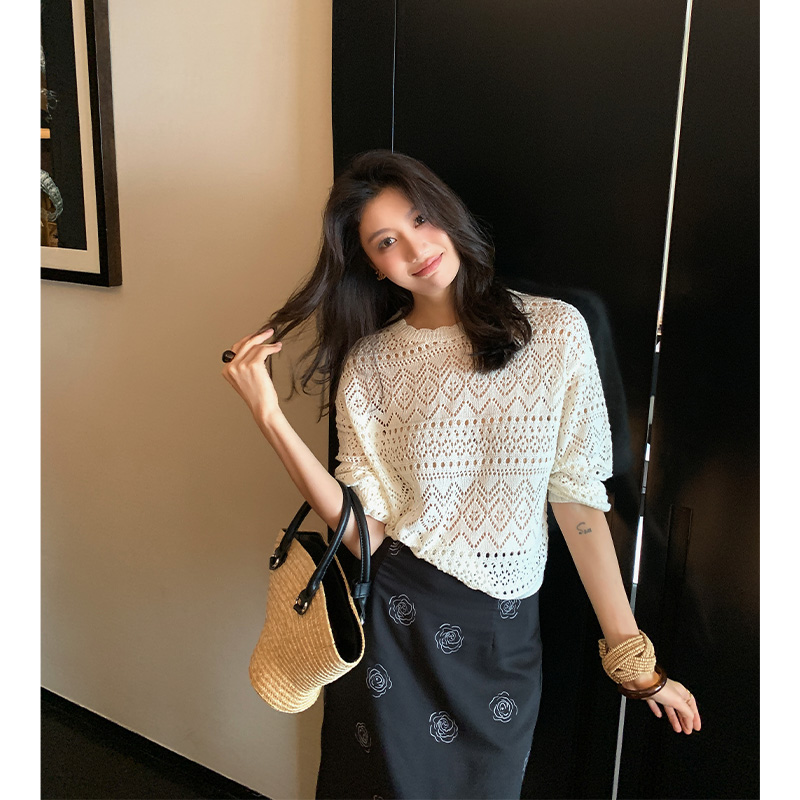 【ALONE SAVOR】龍喜儿 单边序简约镂空勾花H版型圆领针织衫Z461