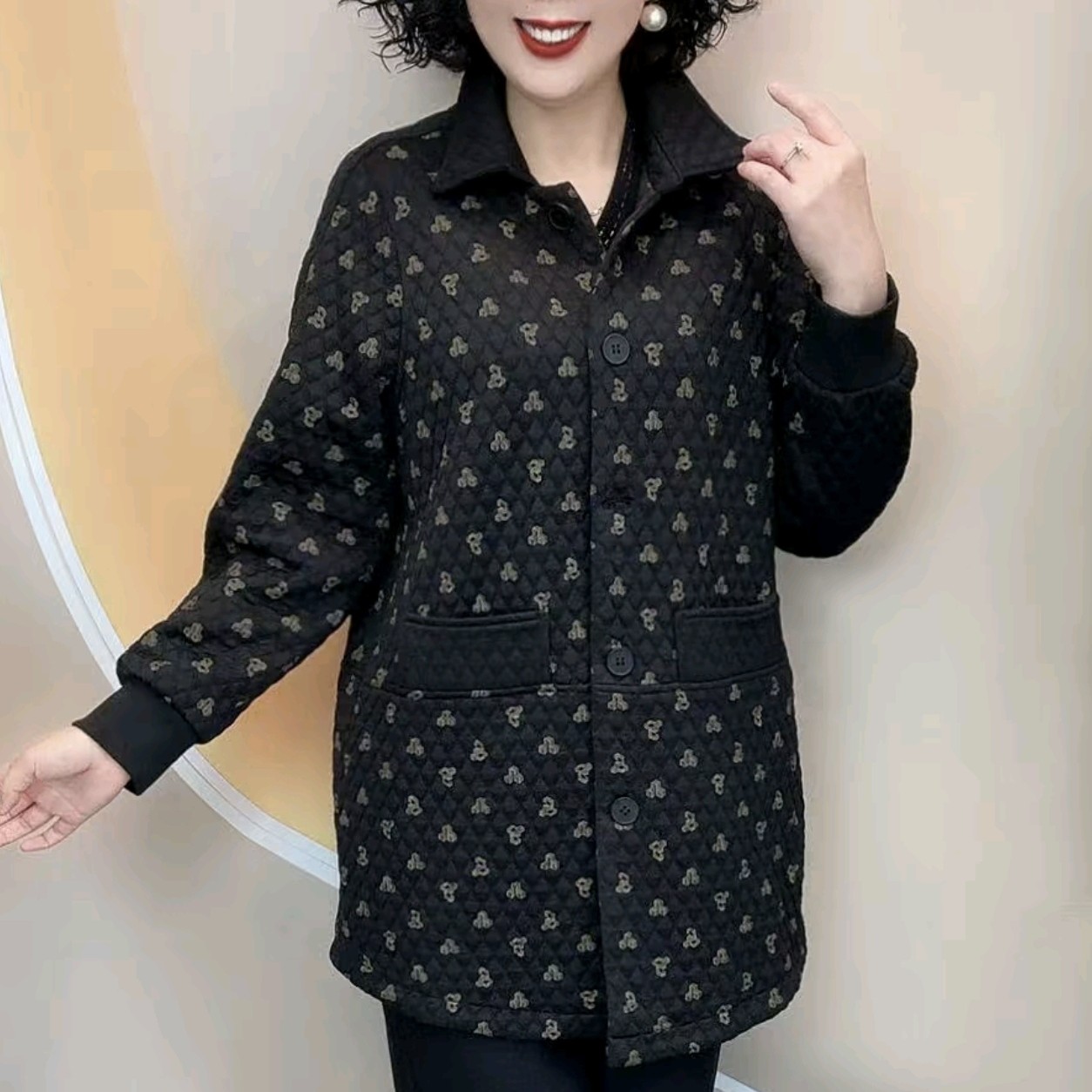 中老年妈妈中长款休闲印花方领春秋风衣加肥加大码外套衣长80左右