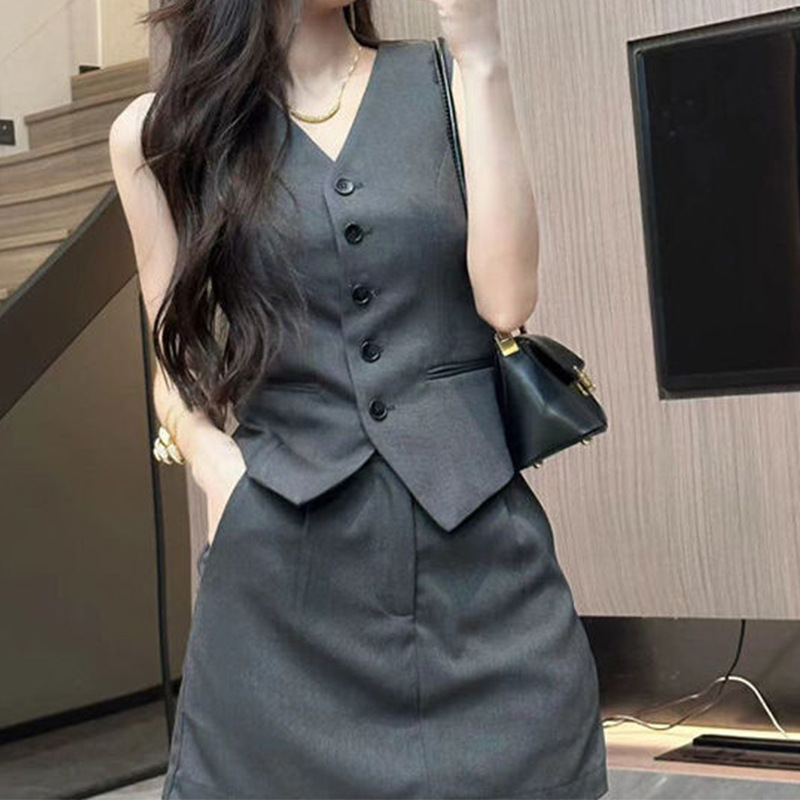 2025年夏季新款韩系设计感西装马甲套装短裙短裤通勤正装两件套潮