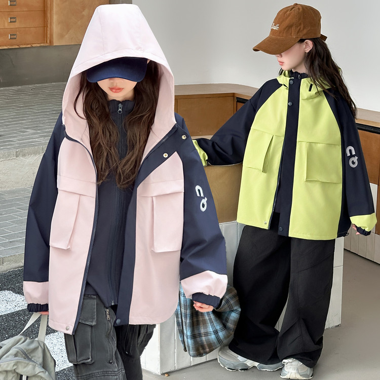 儿童装女童外套连帽风衣秋装2025新款女大童冲锋衣春秋运动服上衣