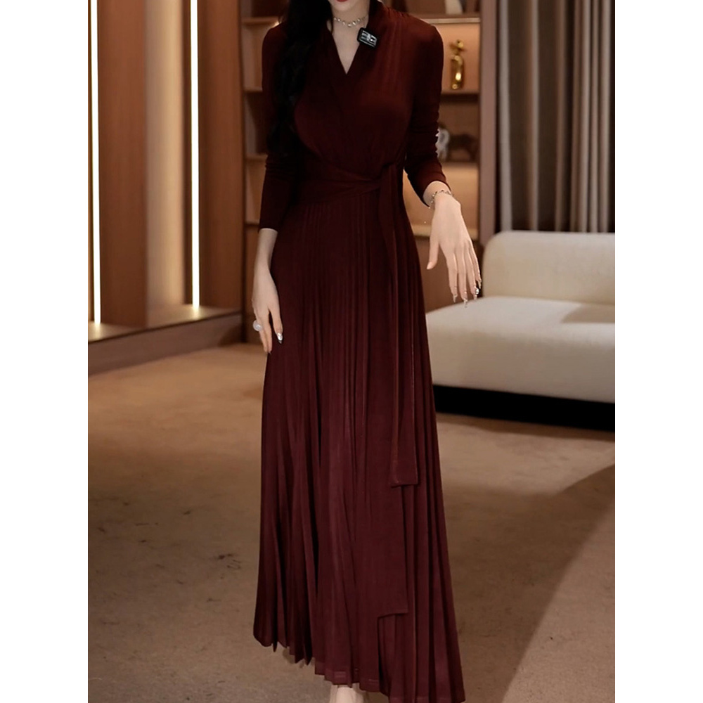 轻奢优雅小香风纯色V领连衣裙2026春季新款时髦洋气系带收腰A字裙