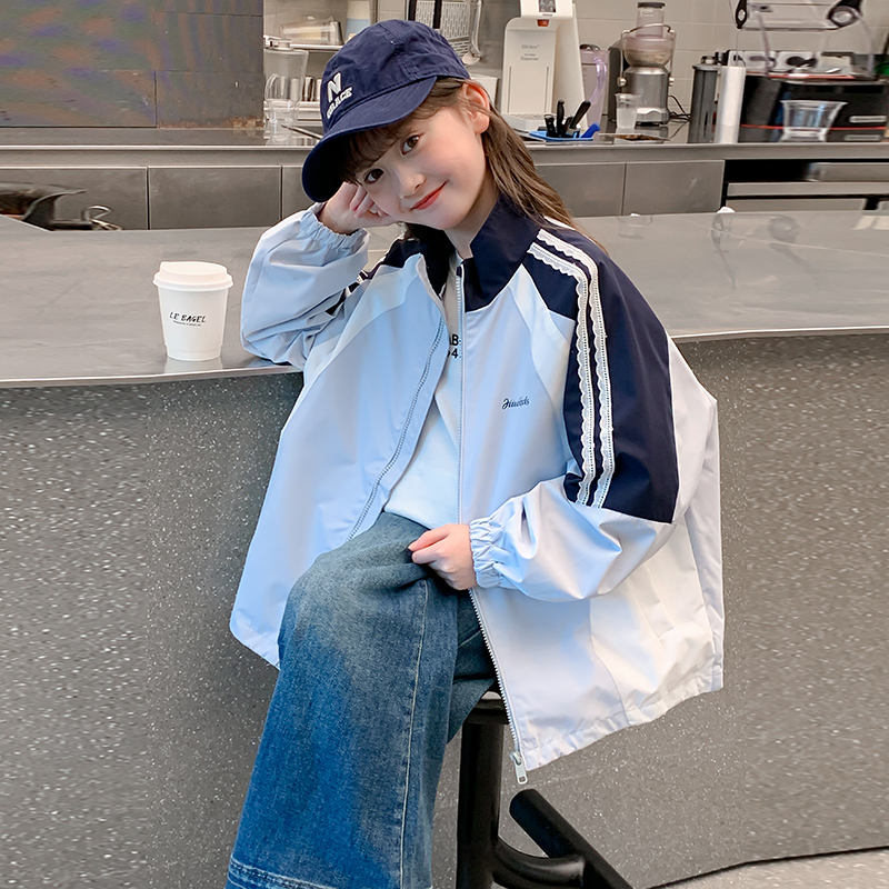 秋天外套女童2025新款女孩春秋爆款风衣女大童薄款防风防水冲锋衣