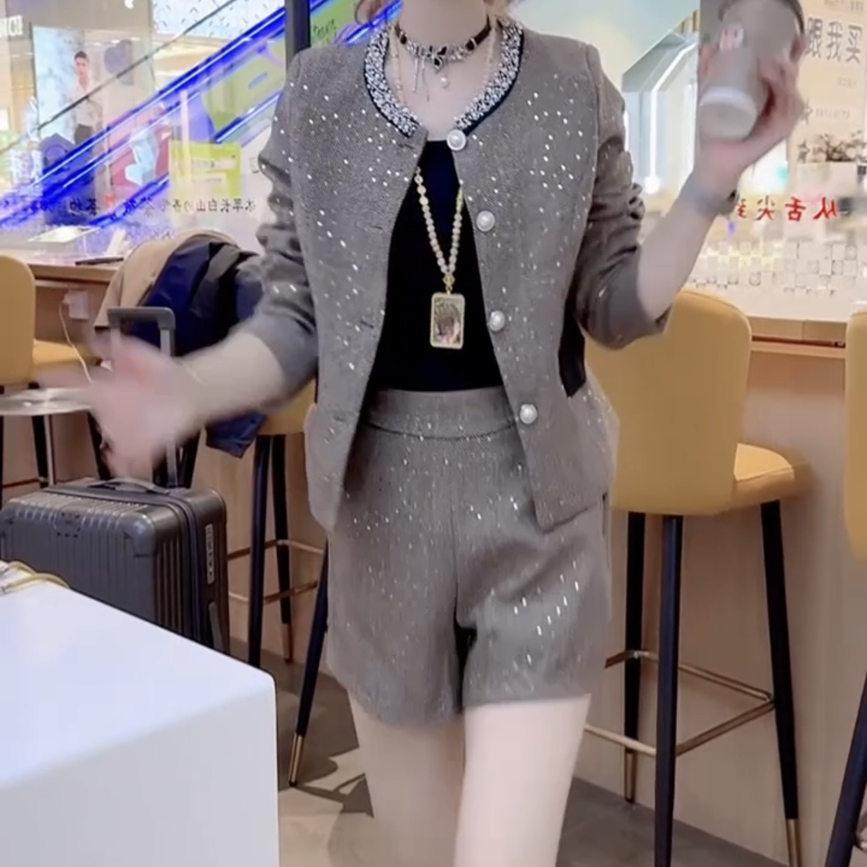 秋冬新款时尚洋气小香风上衣短裤套装女