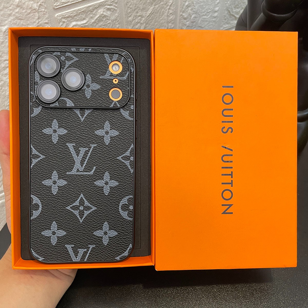 适用苹果17ProMax手机壳皮质12防摔13轻奢14潮牌15老花16带镜头膜