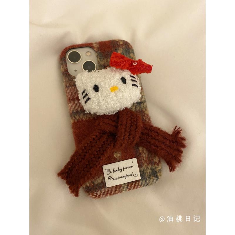 油桃日记猫咪围巾绒布适用iPhone15proMax手机壳苹果13新款12防摔