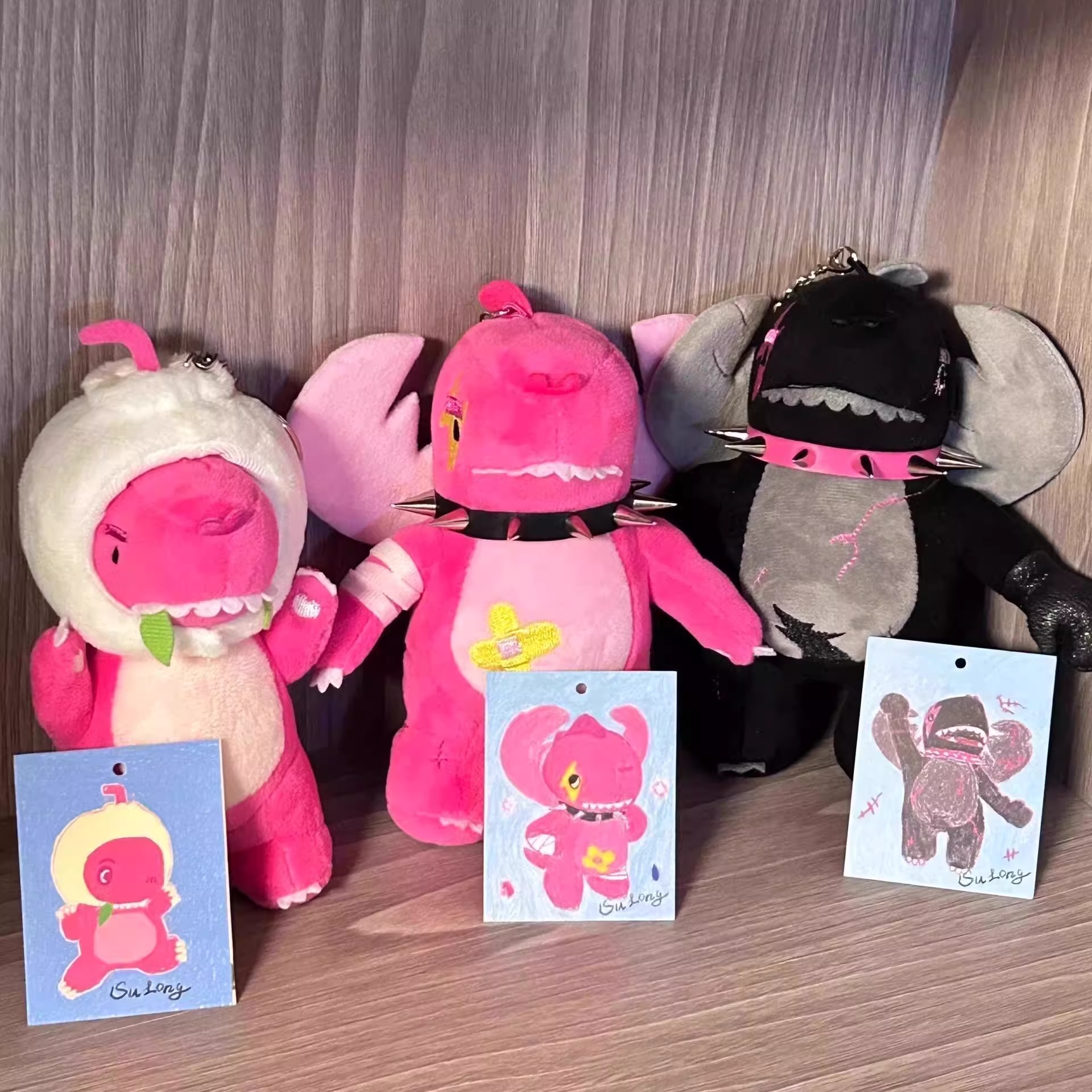 汪苏泷演唱会素龙玩偶大黑龙粉色闪电龙徽章可爱包包挂件应援打卡