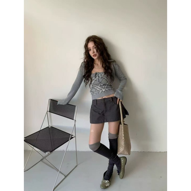 韩系复古气质修身抹胸背心短款针织开衫秋季新款灰色显瘦短裙套装