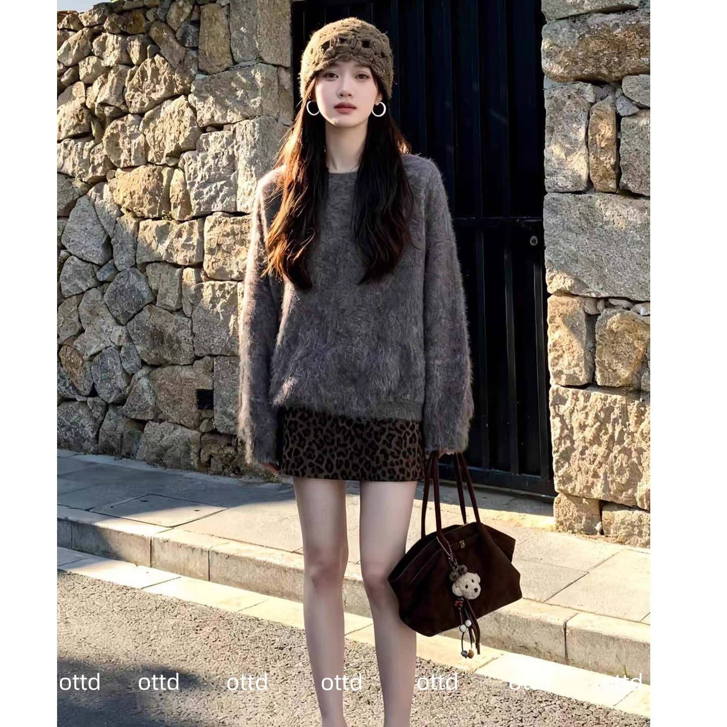 韩系松弛感圆领针织衫上衣秋冬穿搭女高腰显瘦豹纹半身裙两件套装