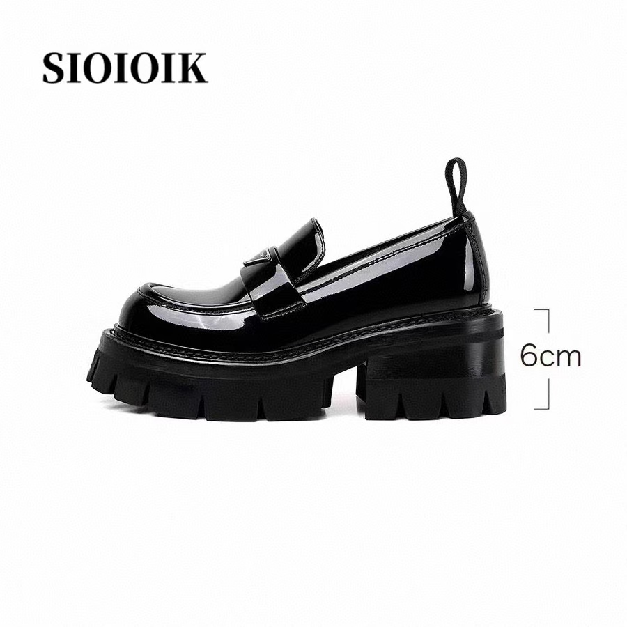 SIOIOIK/素卡时尚漆皮亮面轻奢休闲百搭四季真皮黑色厚底乐福女鞋