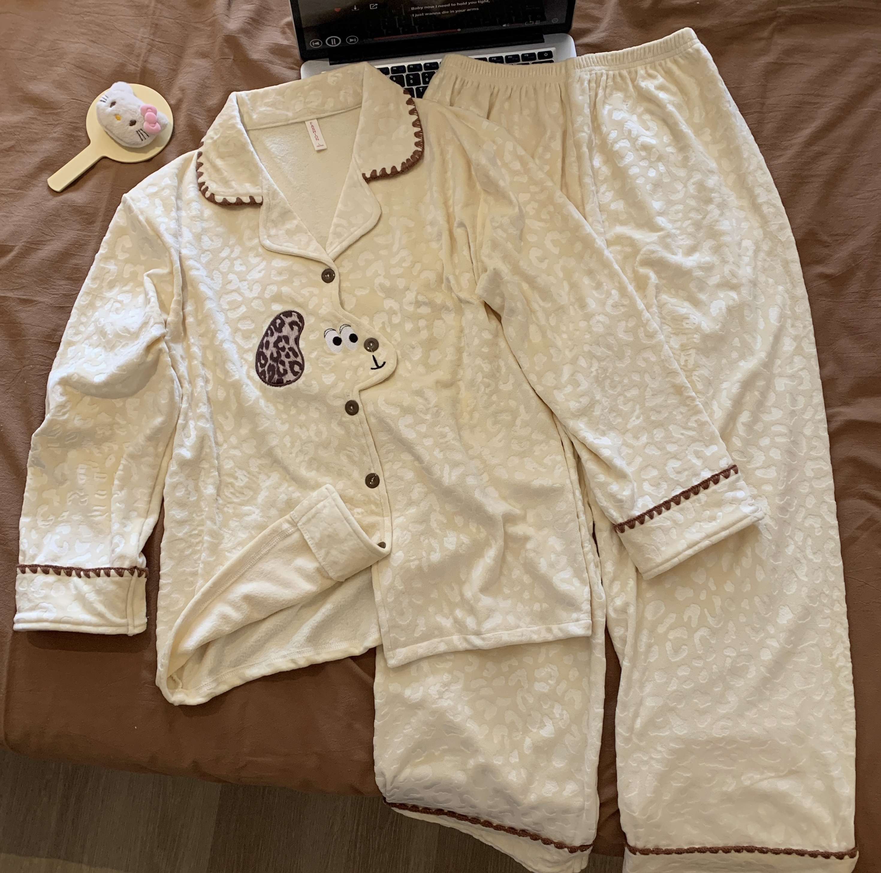 精致秋冬款海岛绒睡衣细绒保暖卡通甜美可爱宽松家居服小狗套外出