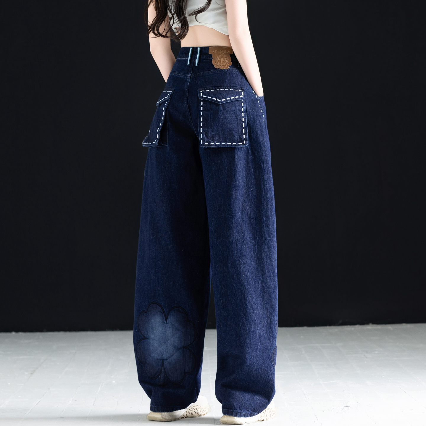 弯刀牛仔裤女款2025新款秋冬宽松小众设计感刺绣裤子女宽松阔腿裤