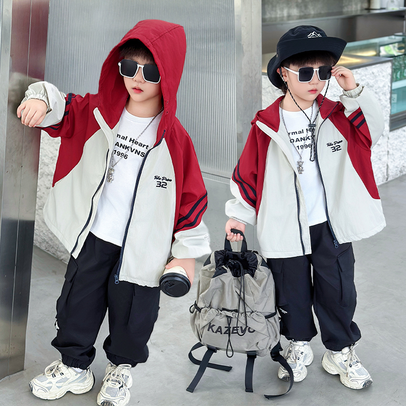 男童秋装外套2025年新款童装儿童运动秋季休闲帅气洋气冲锋衣