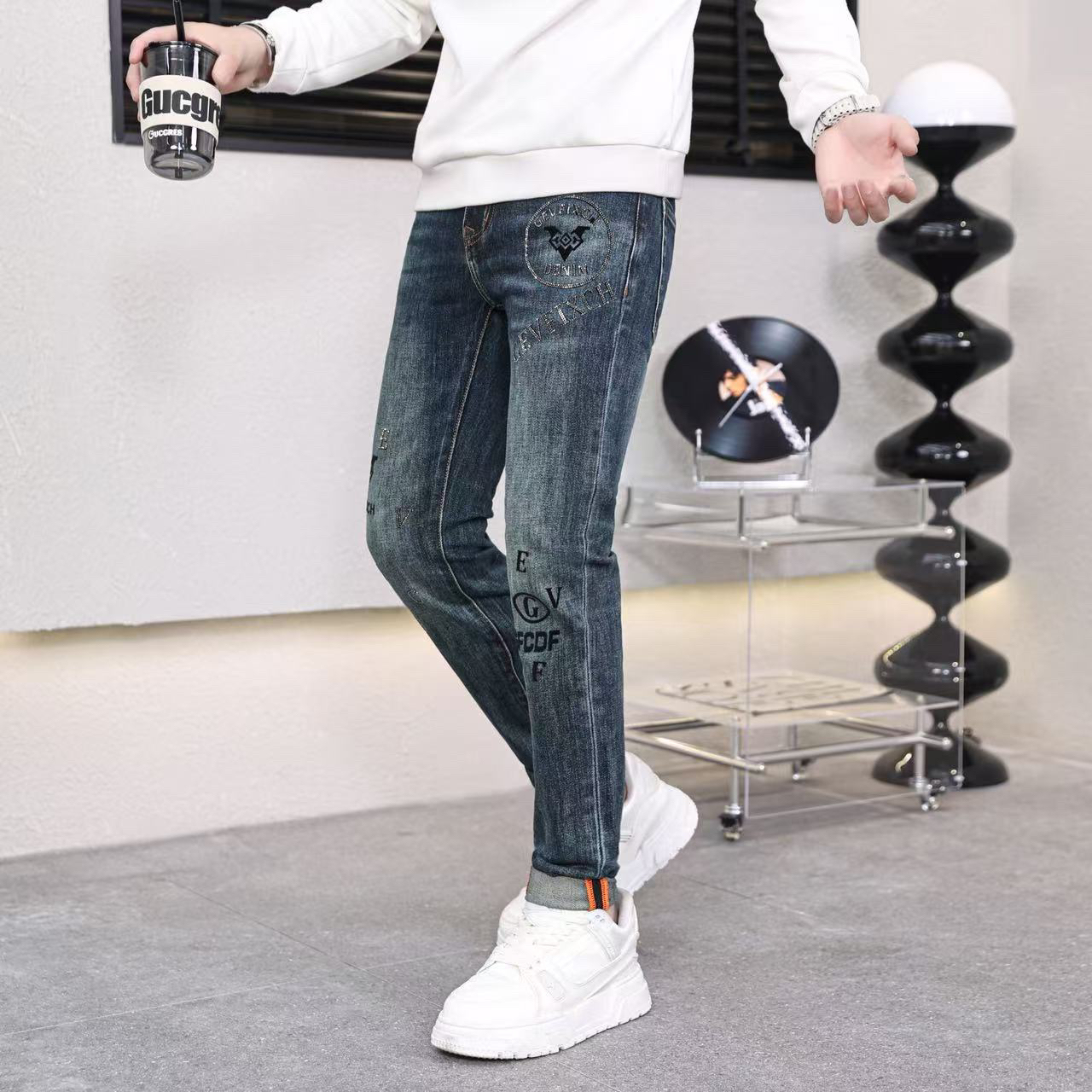 2201秋季新品蓝色烫钻压花男士欧版高品质时尚修身牛仔裤