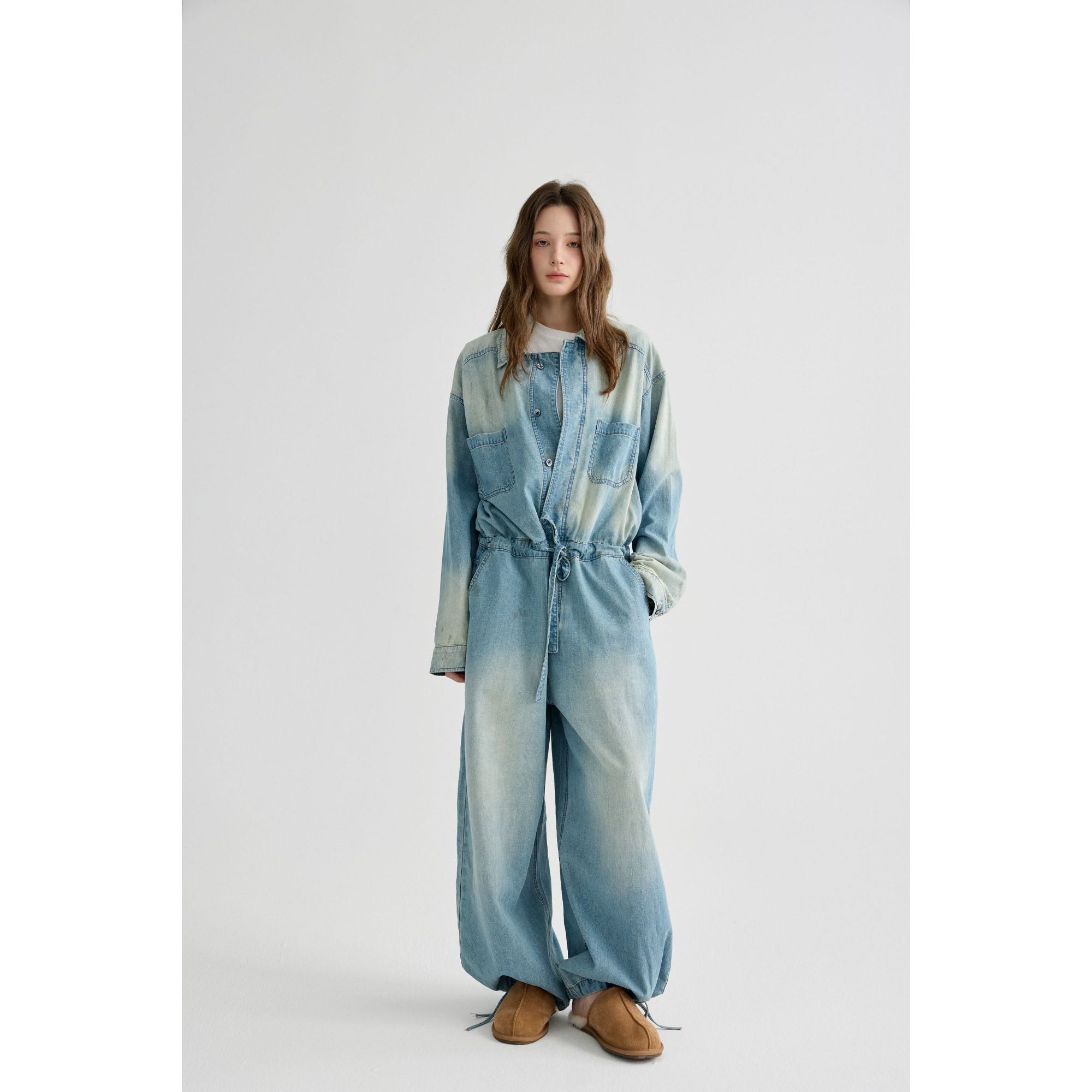 『PEACHZHOU』怀旧水洗抹漆收腰抽绳宽松圆领休闲阔腿牛仔连体裤