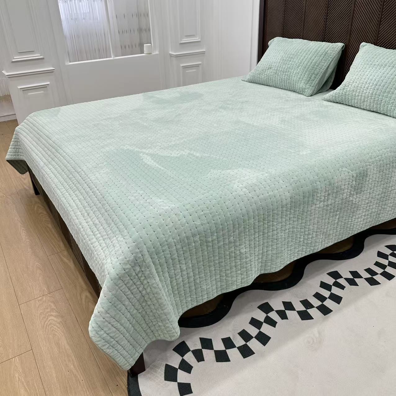 (绒＋棉）米粒绣加厚肉叽感保暖牛奶绒夹棉床盖多功能可铺可盖