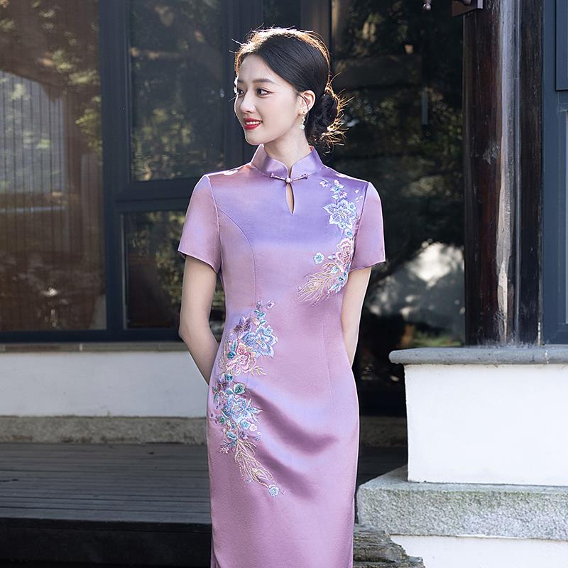 轻奢高端醋酸喜婆婆婚宴装粉色苏绣旗袍改良版年轻款中年妈妈礼服