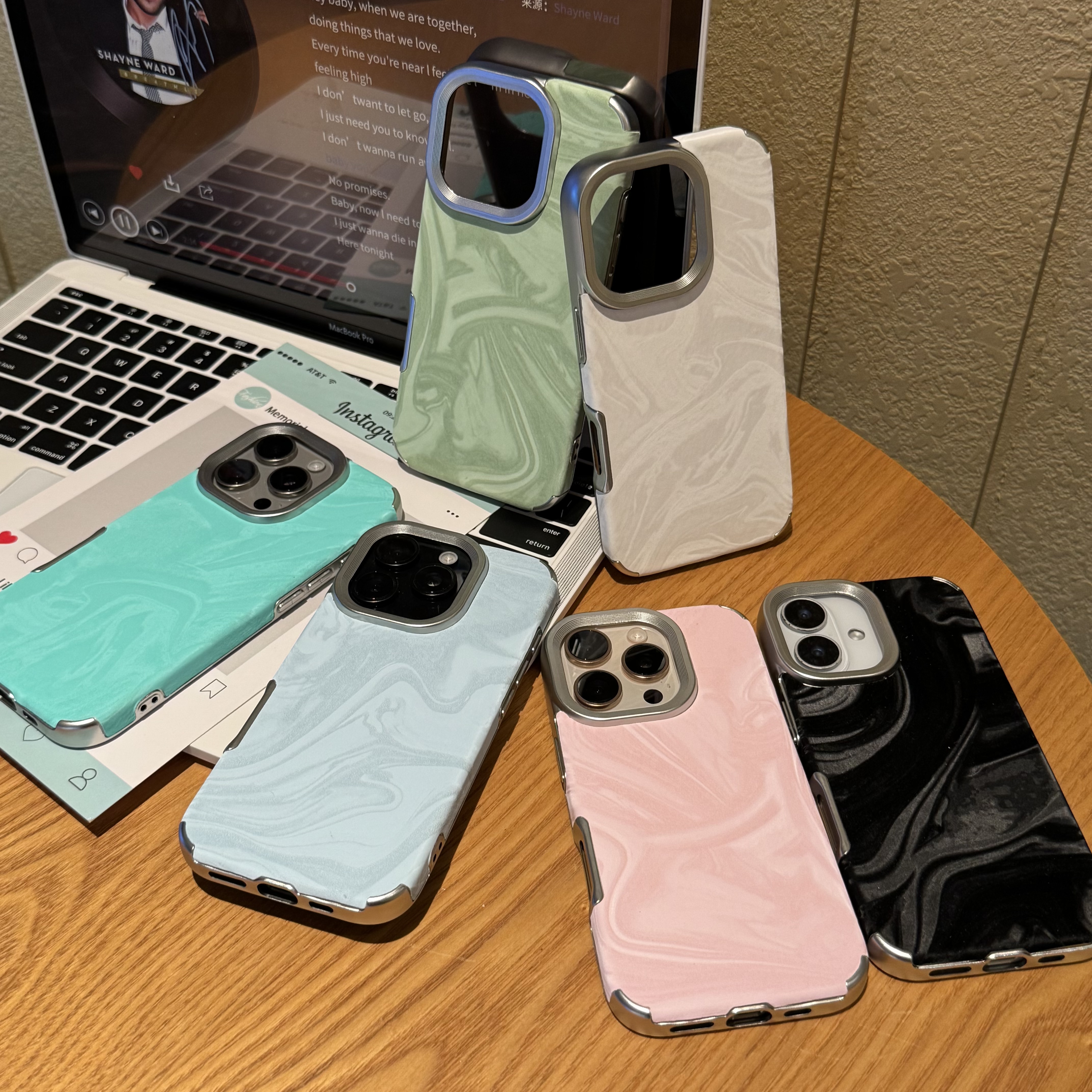 新款电镀绒布水波纹适用iPhone17promax手机壳16苹果15简约14创意