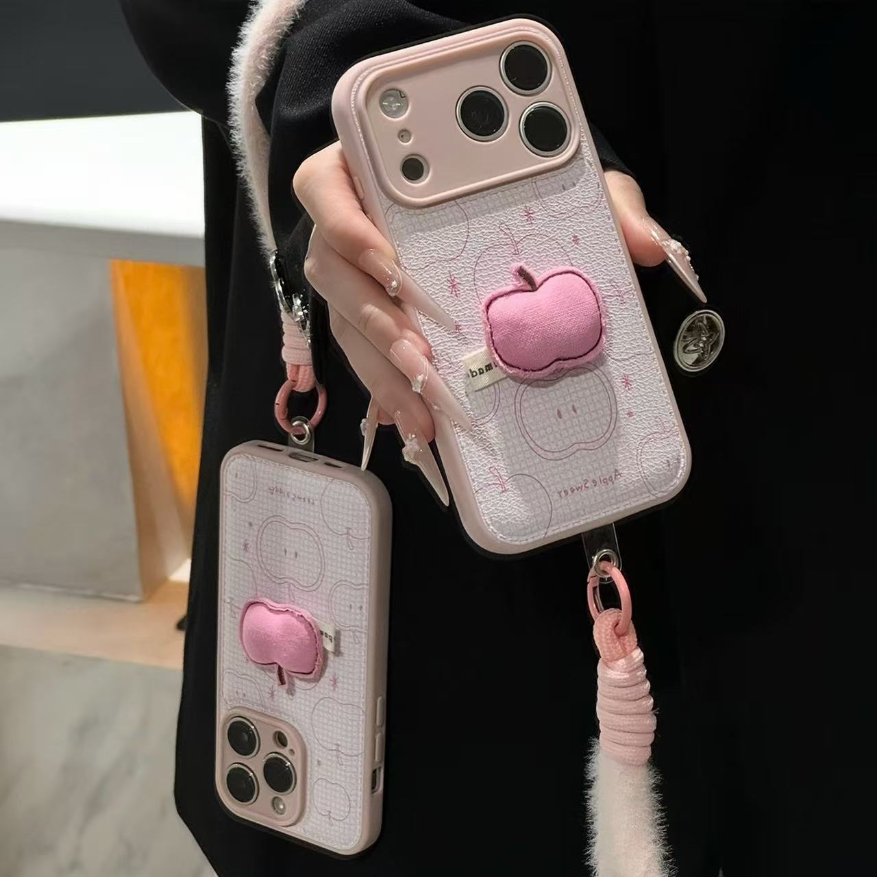 立体布艺苹果公仔挂绳适用苹果16/17promax手机壳华为vivoppo小米