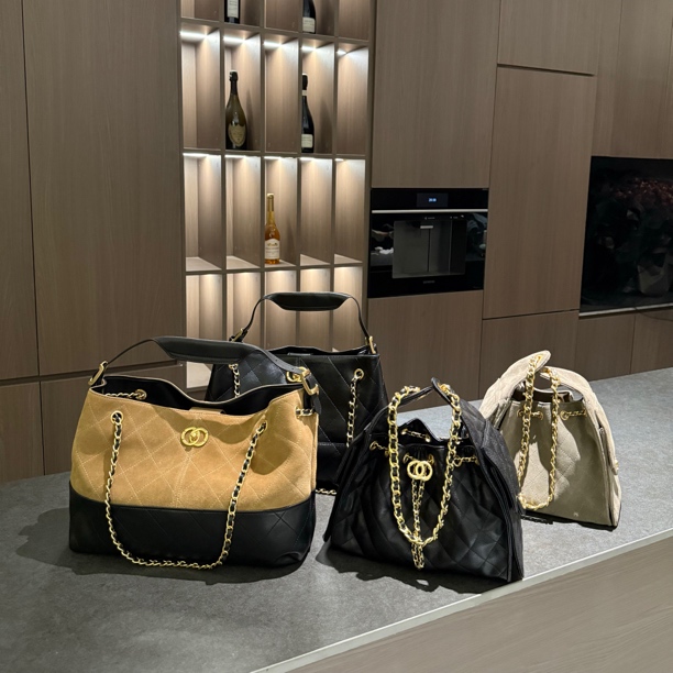 MISS BAO 小香黑金全真皮菱格链条包