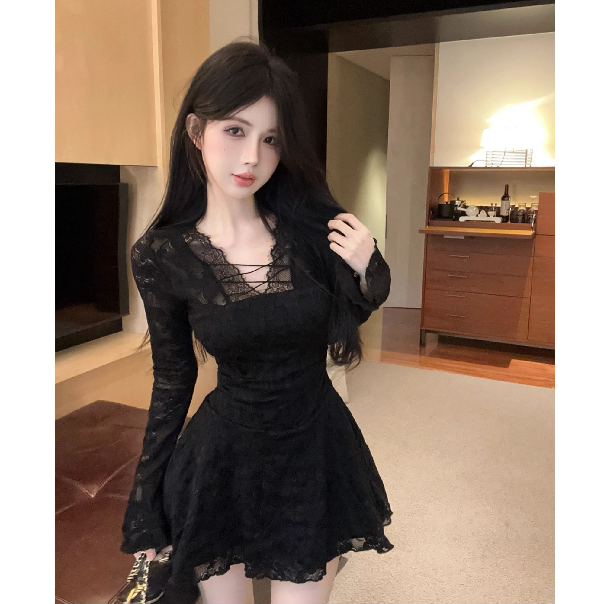 纯欲甜美V领蕾丝收腰长袖连衣裙女法式公主森系短裙子修身A字蝴蝶