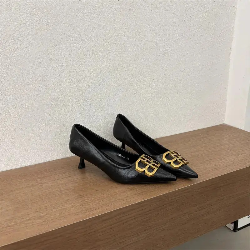 三种跟高~设计感金属扣尖头浅口细跟单鞋女气质百搭低跟通勤女鞋