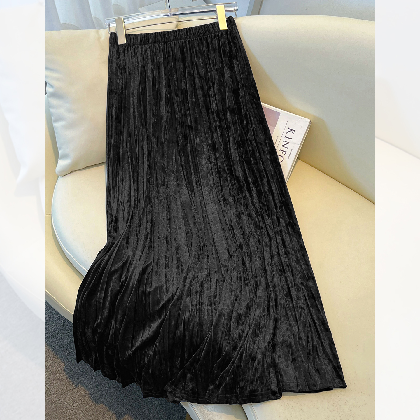 拉夏贝尔黑色赫本风丝绒半身裙女2025秋季小个子显瘦a字褶皱伞裙