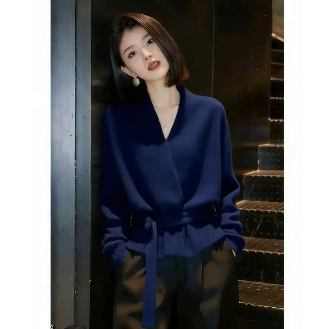 元旦新年穿搭秋风女款显瘦优雅名媛V领_毛衣小资收腰秋冬高端上衣