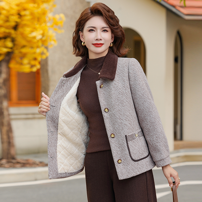 妈妈冬装加绒加厚毛呢外套中老年女装秋冬洋气仿水貂绒翻领上衣服