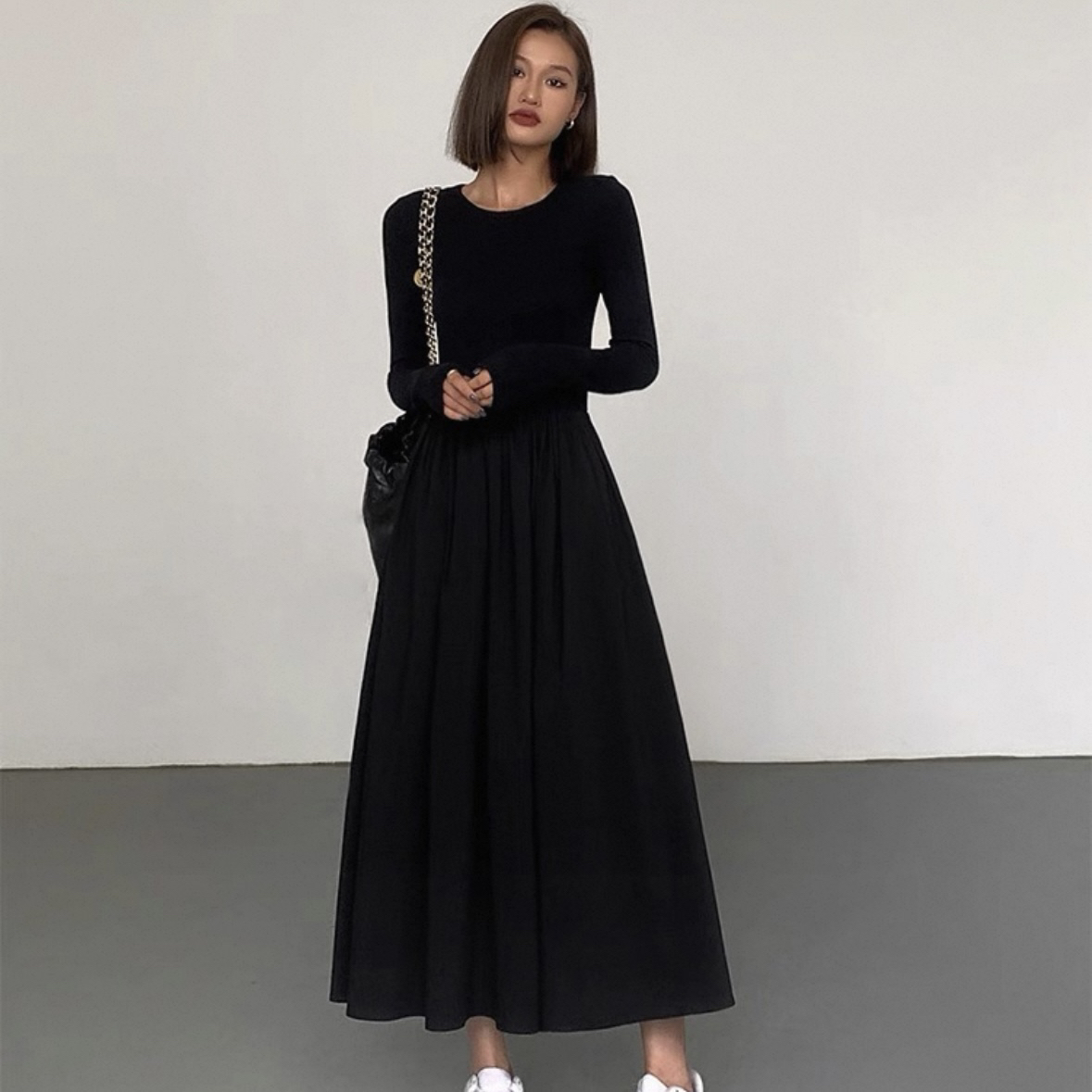 度假赫本风优雅早秋长袖拼接圆领大摆收腰显瘦气质百搭黑色连衣裙