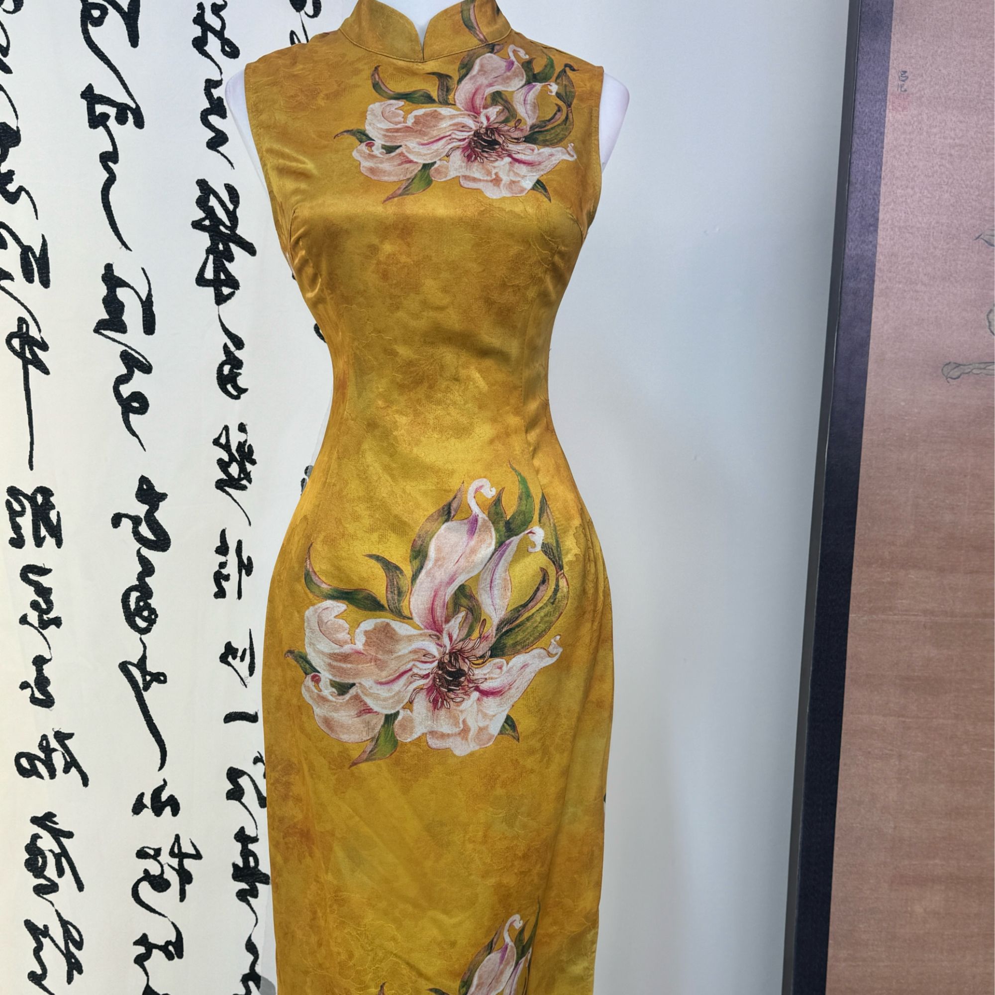 秋辞香~青梅酒无袖提花缎面中长款旗袍连衣裙