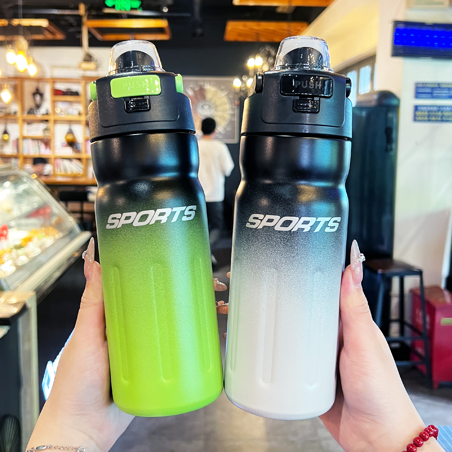 保温杯男款2025新款高颜值大容量吸管水杯子儿童学生上学专用水壶