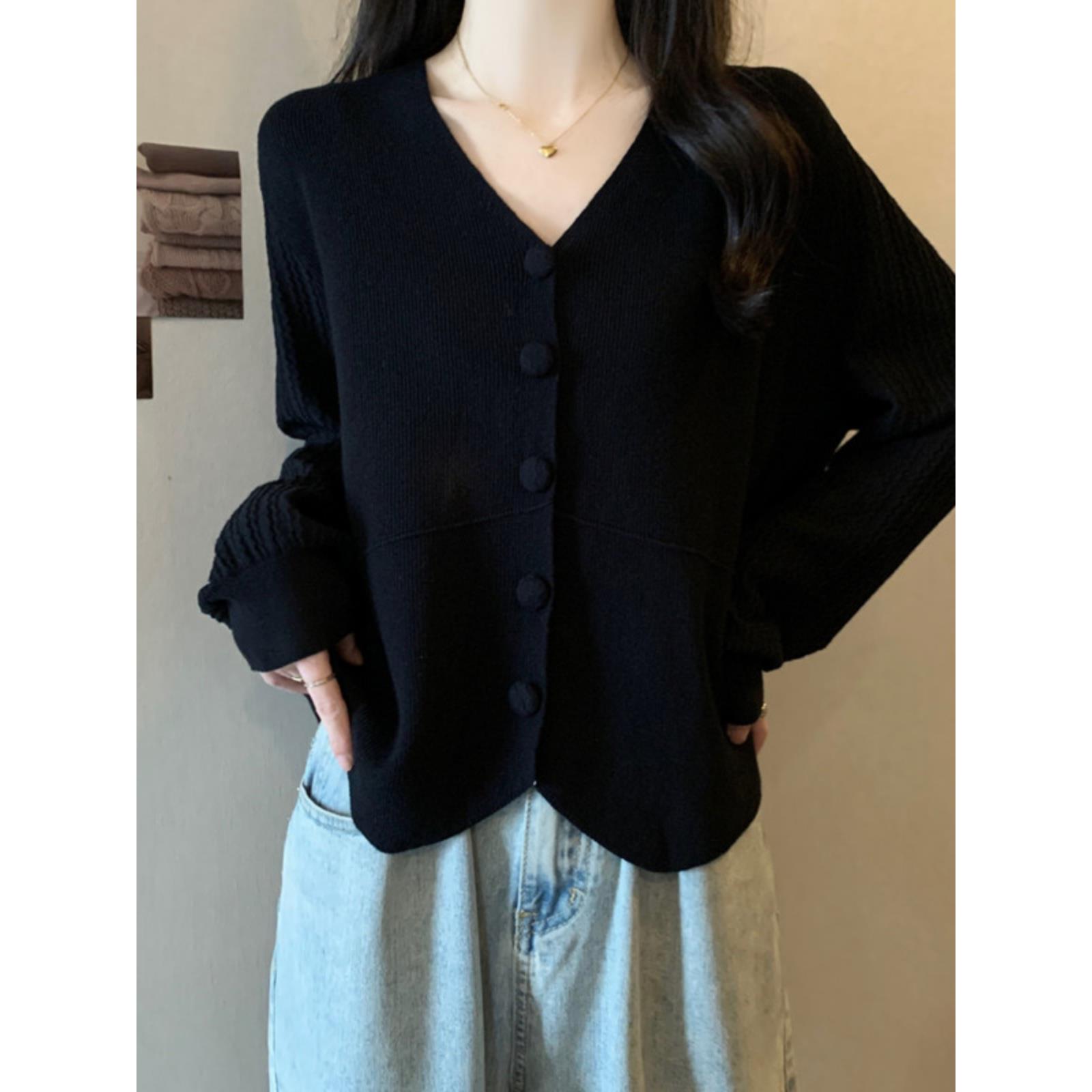 大码女装2025秋季新款V领软糯针织衫胖mm设计感开衫正肩长袖上衣