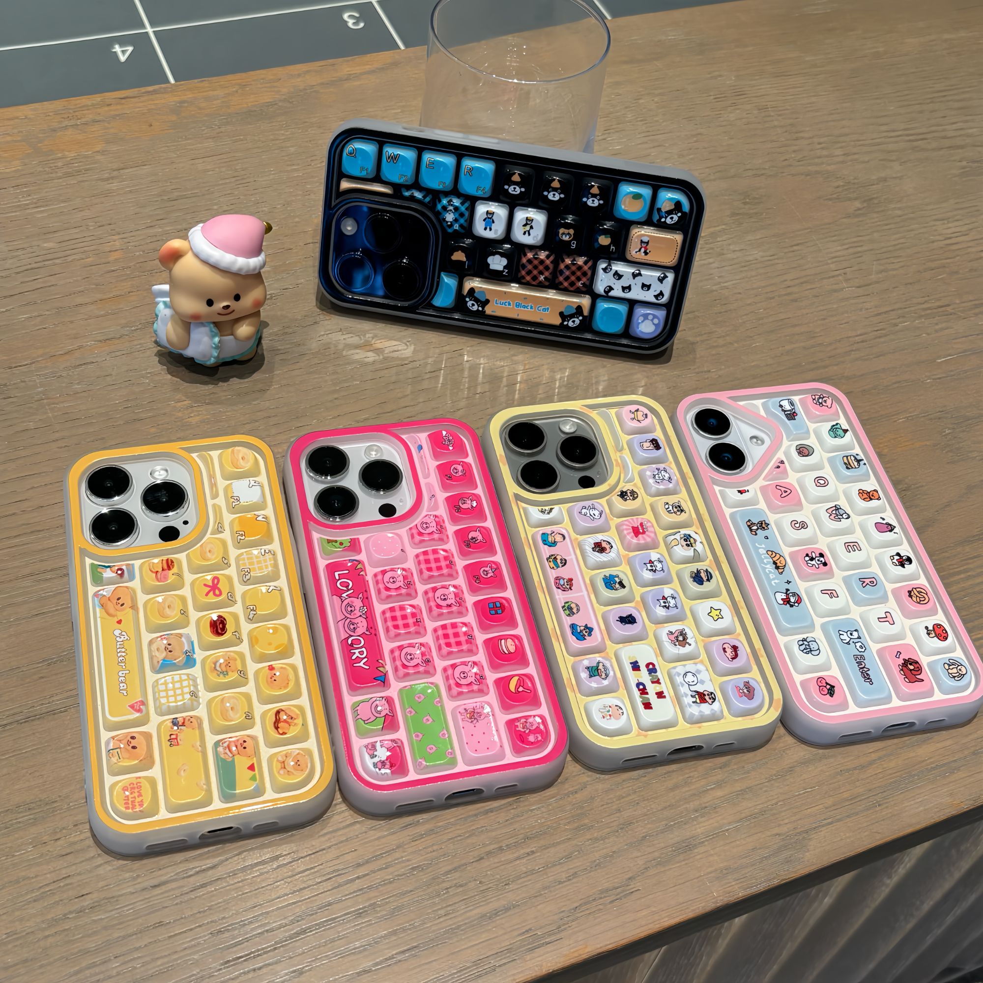 奶呼呼黄油小熊立体键盘壳适用苹果16手机壳15防摔14/13/12软11套