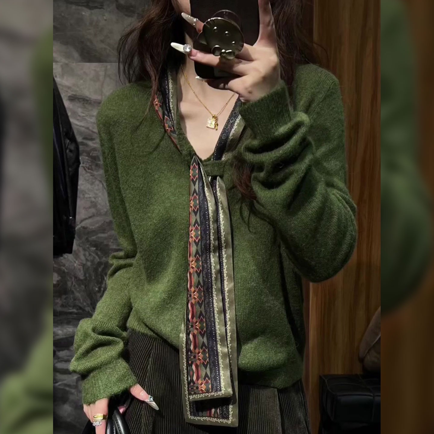 法式复古长袖v领系带军绿色上衣女2025早秋慵懒风设计感毛针织衫