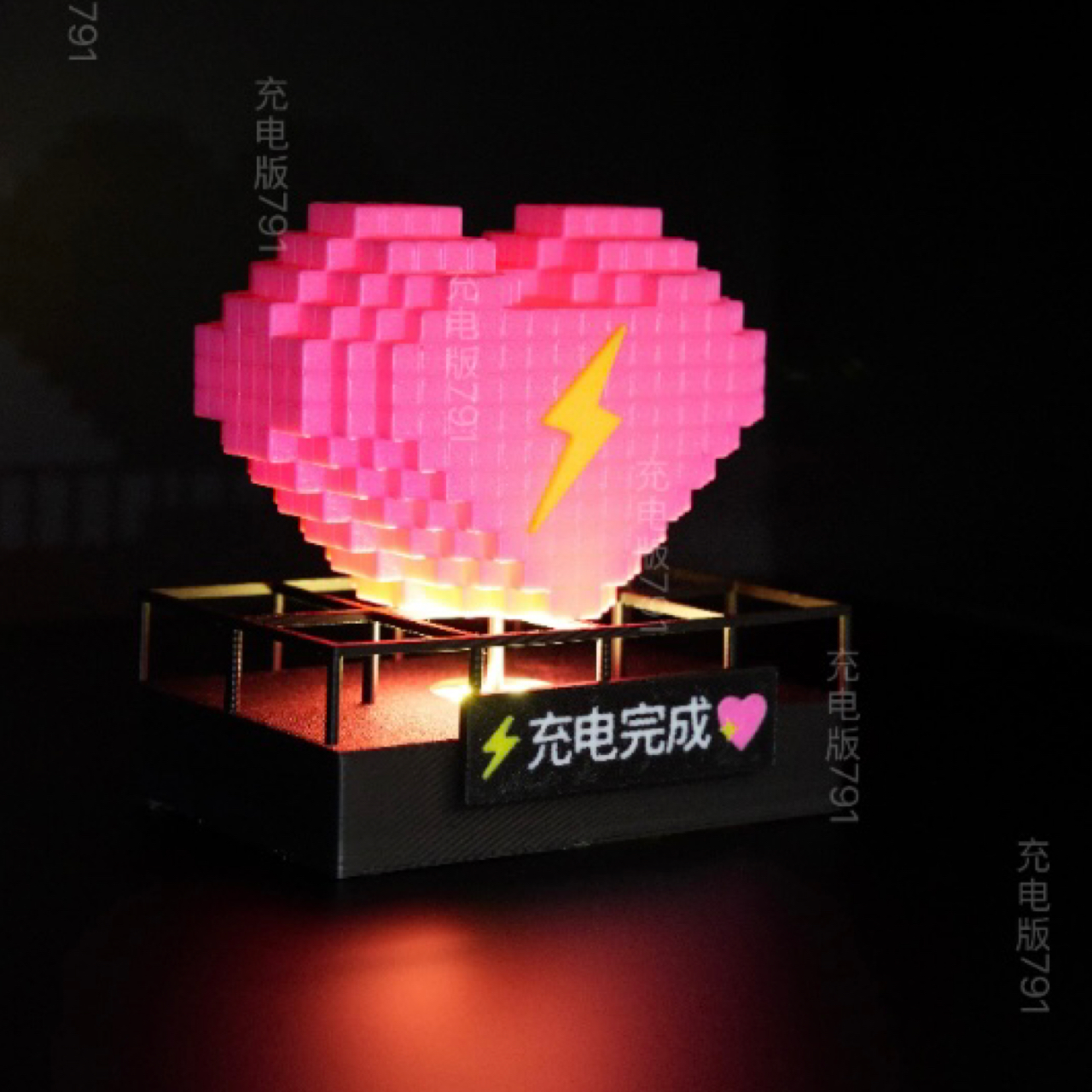 汪苏泷“十万伏特”罗曼城发光底座摆件