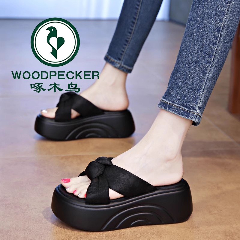 啄木鸟7厘米厚底增高凉拖鞋女2025新款夏季踩屎感软底松糕沙滩鞋