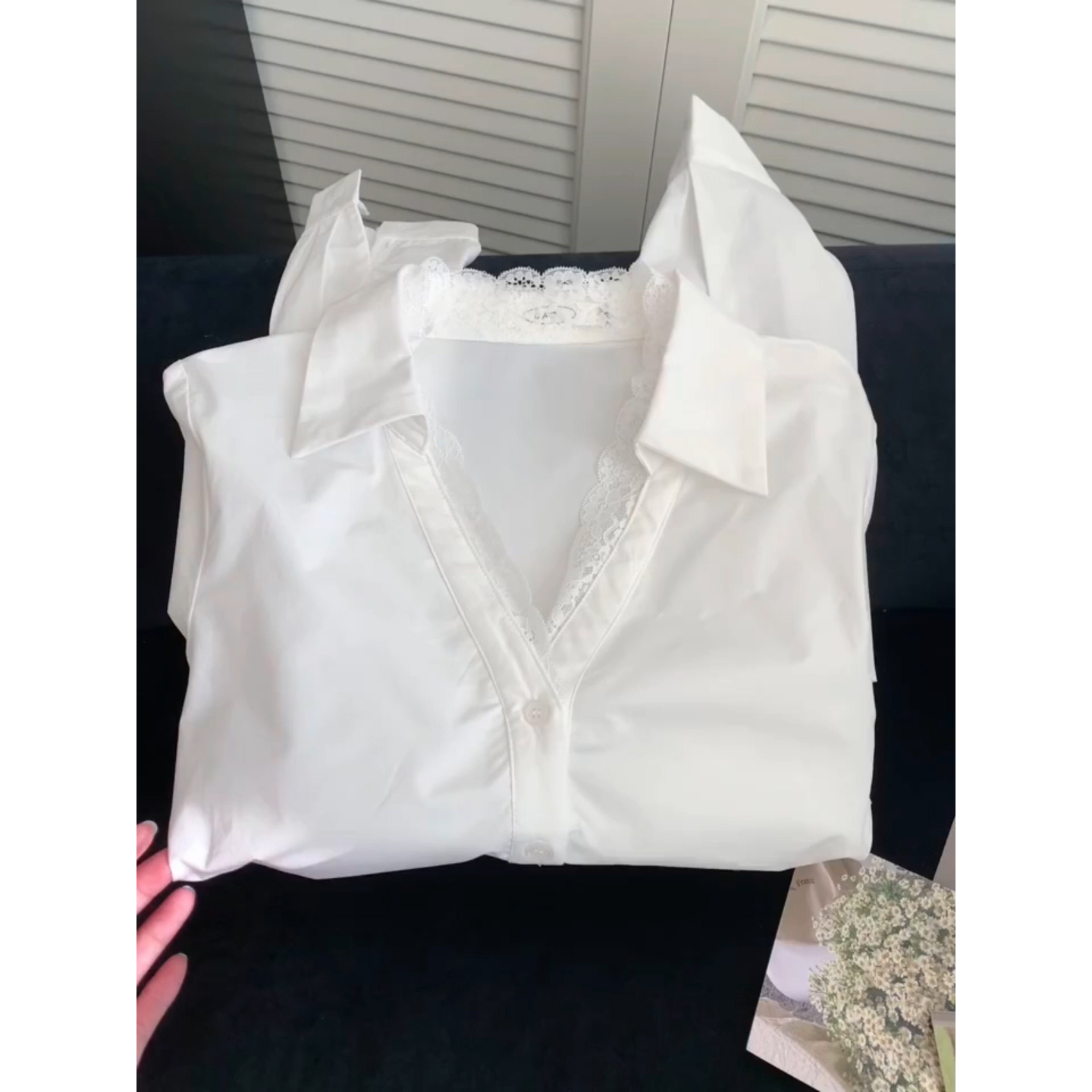 法式蕾丝拼接v领白色衬衫女2025夏季短款设计感小众防晒上衣