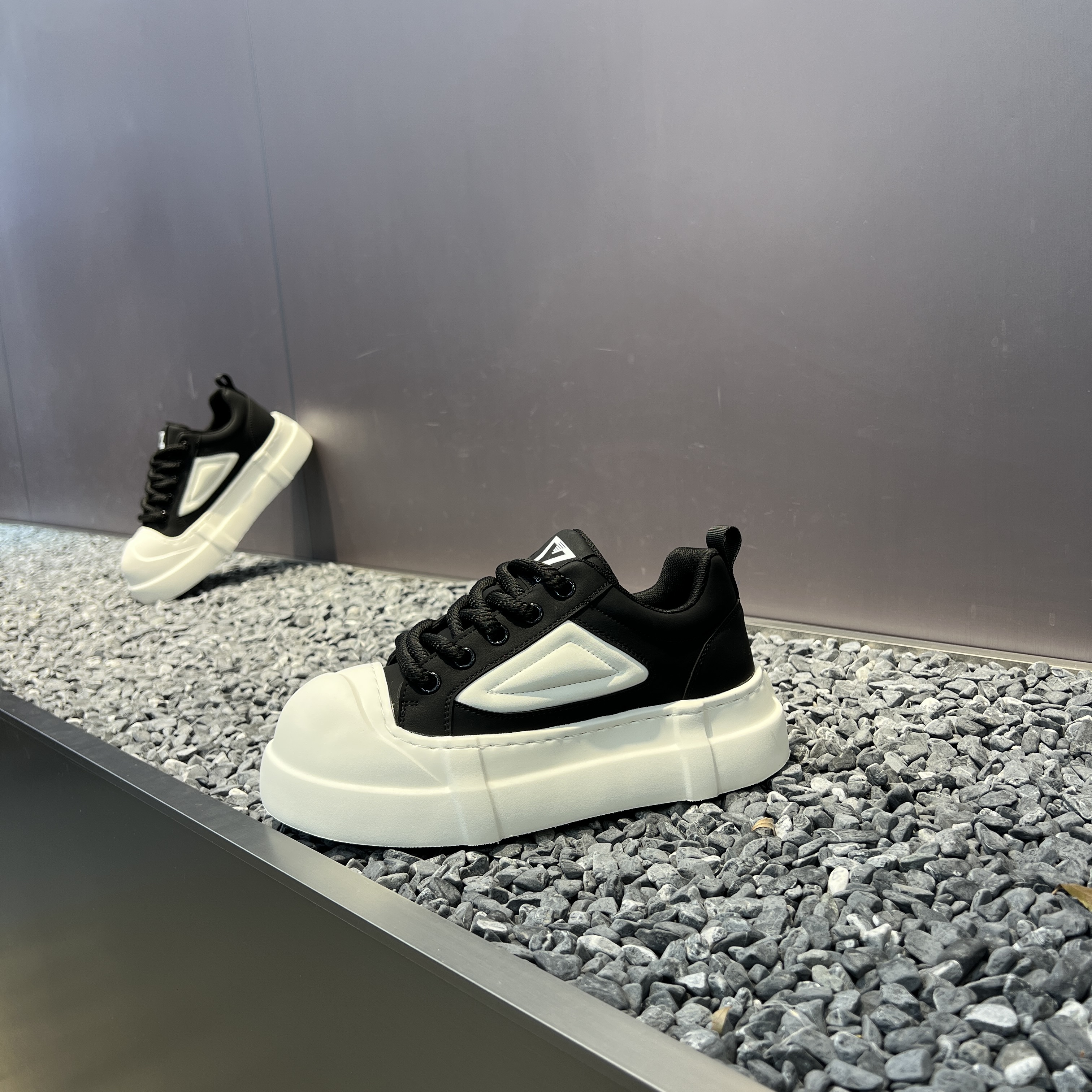 2025广州秋冬爆款皮面青春潮流增高厚底软面休闲时尚潮流男士板鞋