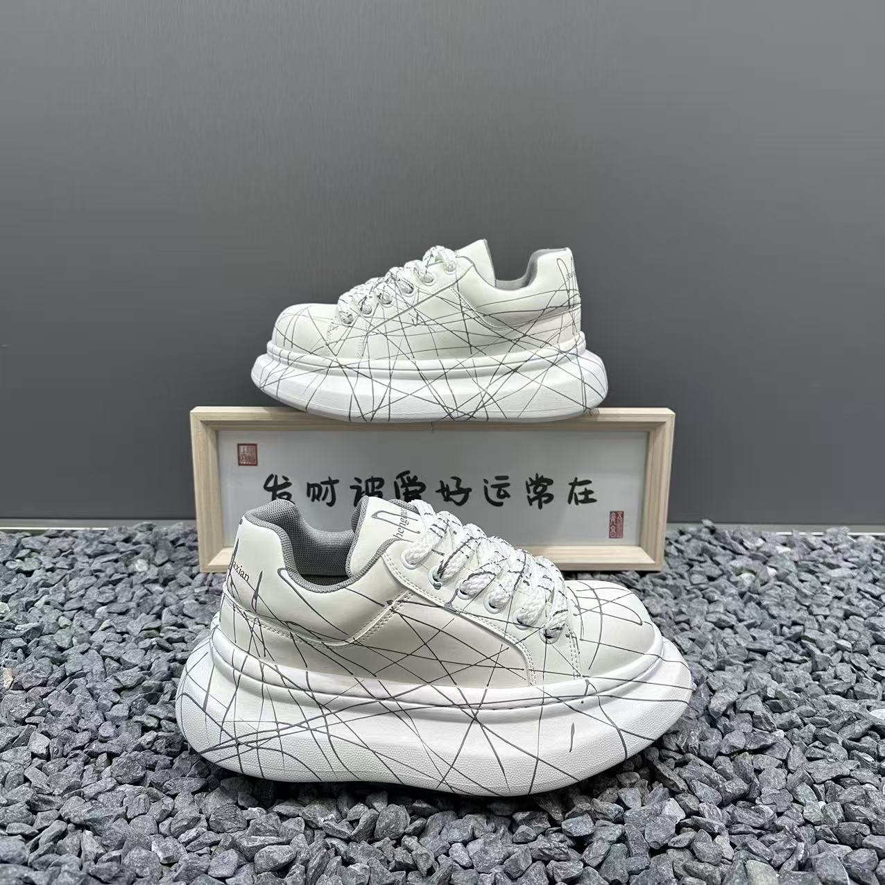 男士2025秋季厚底增高老爹鞋百搭时尚潮流轻便软底舒适运动休闲鞋