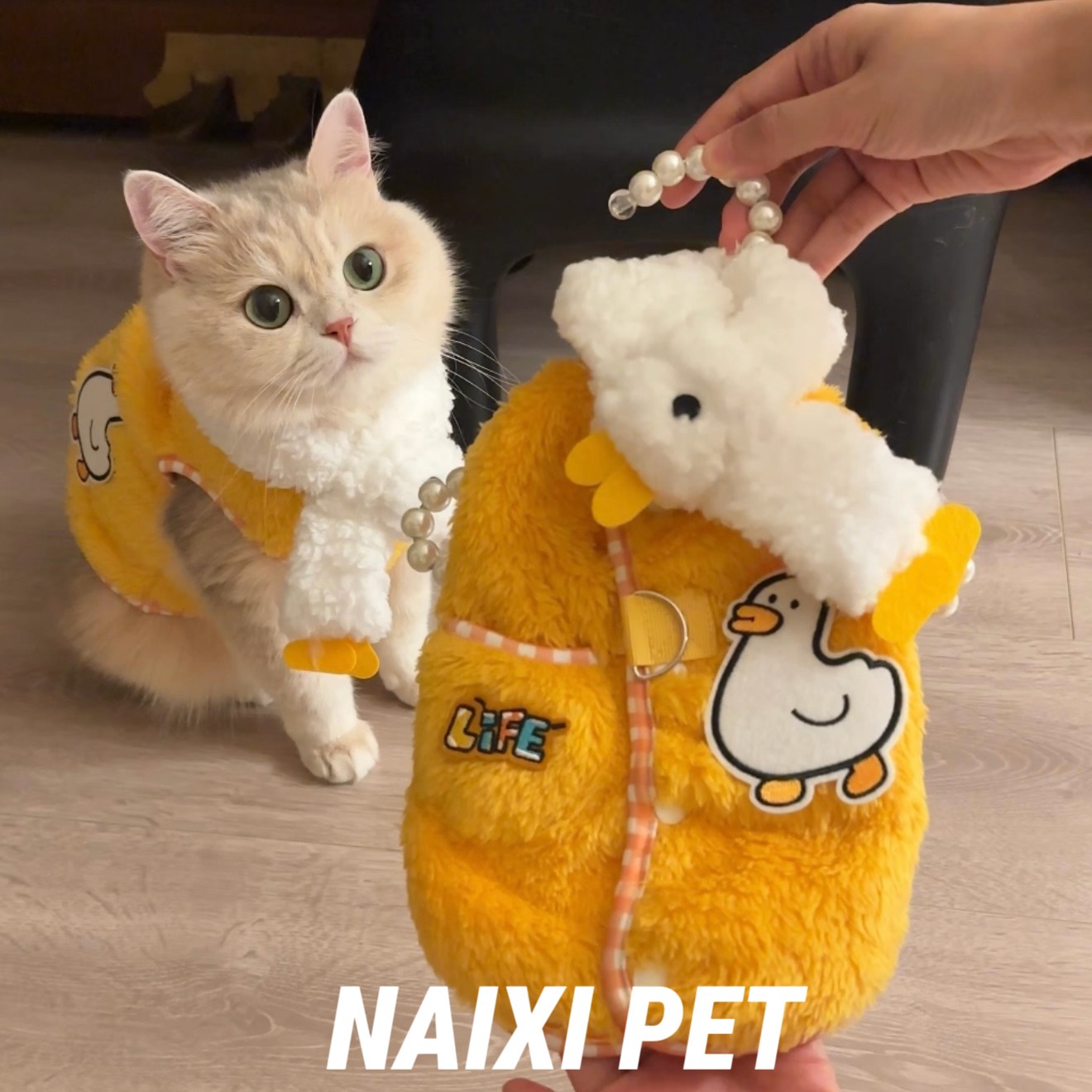 宠物保暖可爱套装大鹅小熊卡通图案毛绒背心牵引扣贴布服饰金渐层