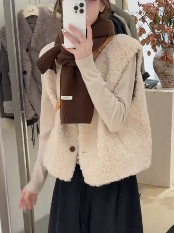 巨好看立领羊羔毛马甲女外穿2025冬季新款休闲时尚保暖坎肩背心潮