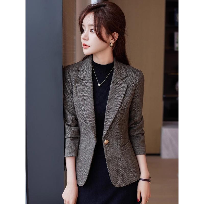 短款小个子毛呢外套女短款西装上衣高级感2025新款春秋加厚小西服