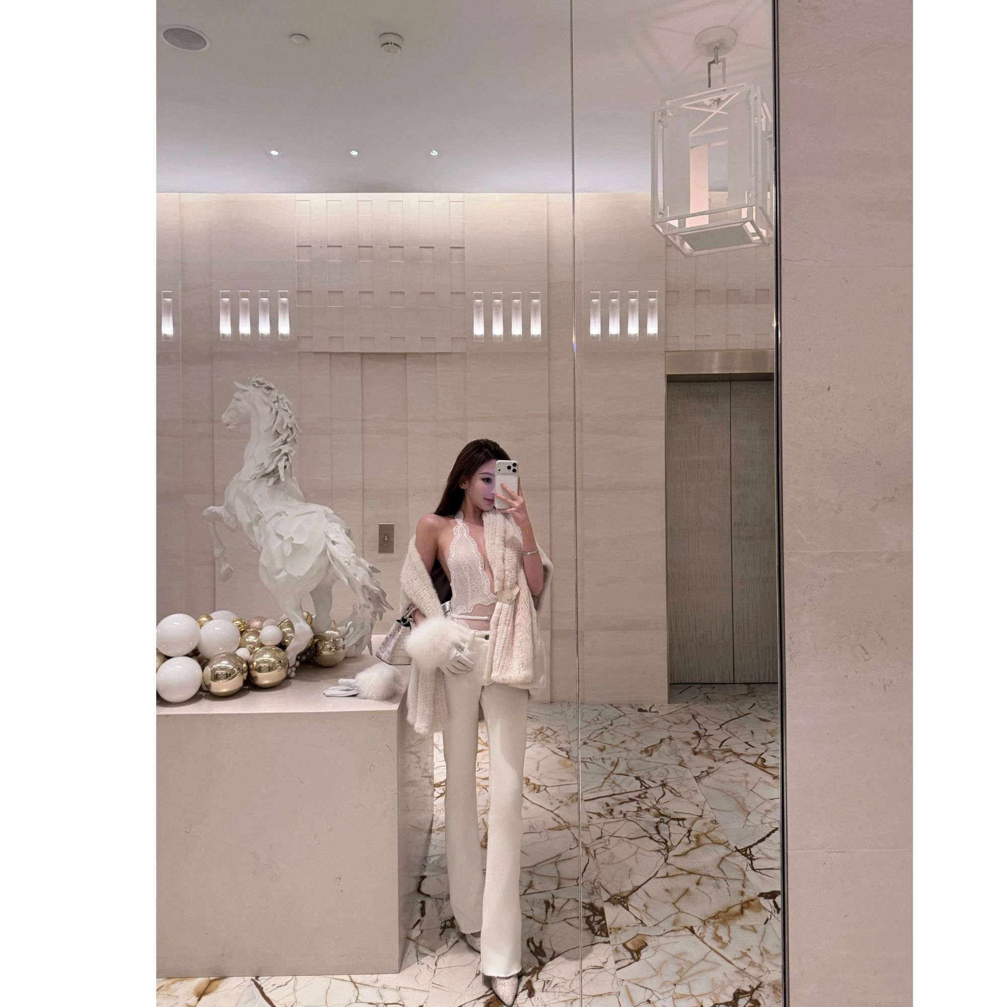 法式时尚设计感修身蕾丝腰带吊带上衣2026新款高腰显瘦休闲裤套装